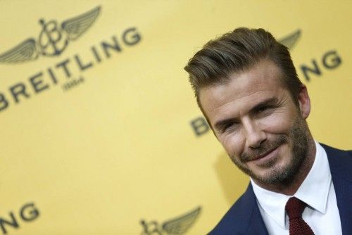El exfutbolista inglés David Beckham posa para la prensa durante la inauguración oficial de la Boutique Breitling en Madrid.