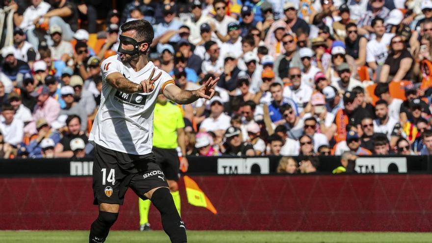 Gayà lamenta la falta de respuesta del Valencia CF: "El Celta se ha encontrado con el primer gol y no hemos sabido reaccionar"