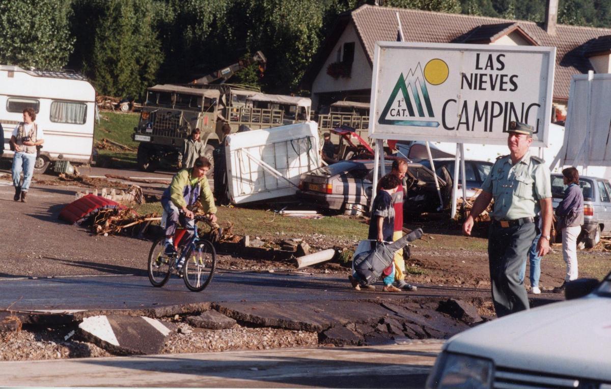El entorno del camping de Las Nieves, tras la riada en agosto de 1996.