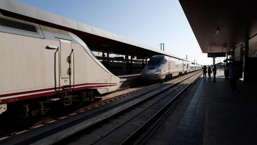 Entrada del tren de alta velocidad en Zamora.