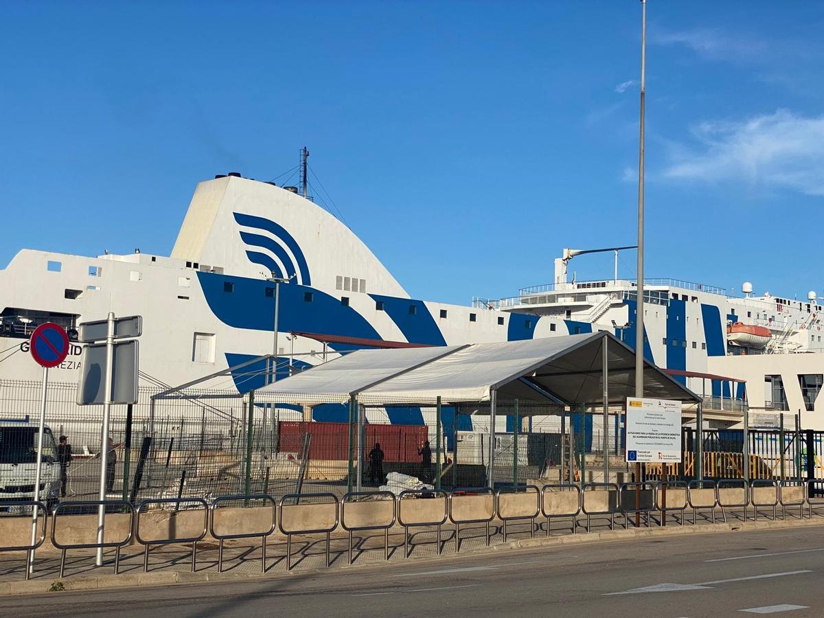 El espacio que acoge las carpas está situado entre el nuevo Club de Mar y el área restringida para cruceros del Muelle de Pelaires