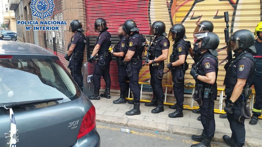 Detenido en Alicante por atrincherarse en su casa con un cuchillo jamonero
