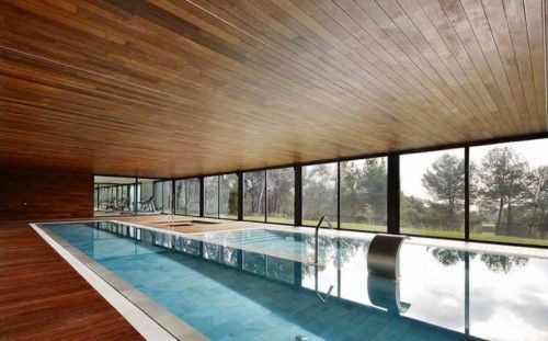 Remodelación, a base de acero corten y madera, de una casa de Mallorca