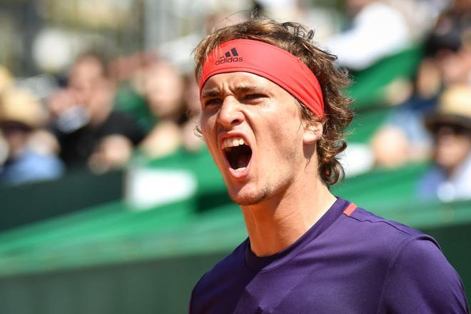 Alexander Zverev, de Alemania, celebra después de ganar contra Felix Auger-Aliassime de Canadá durante su partido del torneo de la Serie ATP Masters de Montecarlo, en Mónaco.