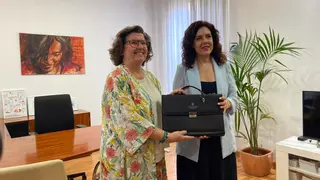 Cirer se emociona al ceder su cartera a Sandra Fernández como consellera de Familias, Bienestar Social y Atención a la Dependencia