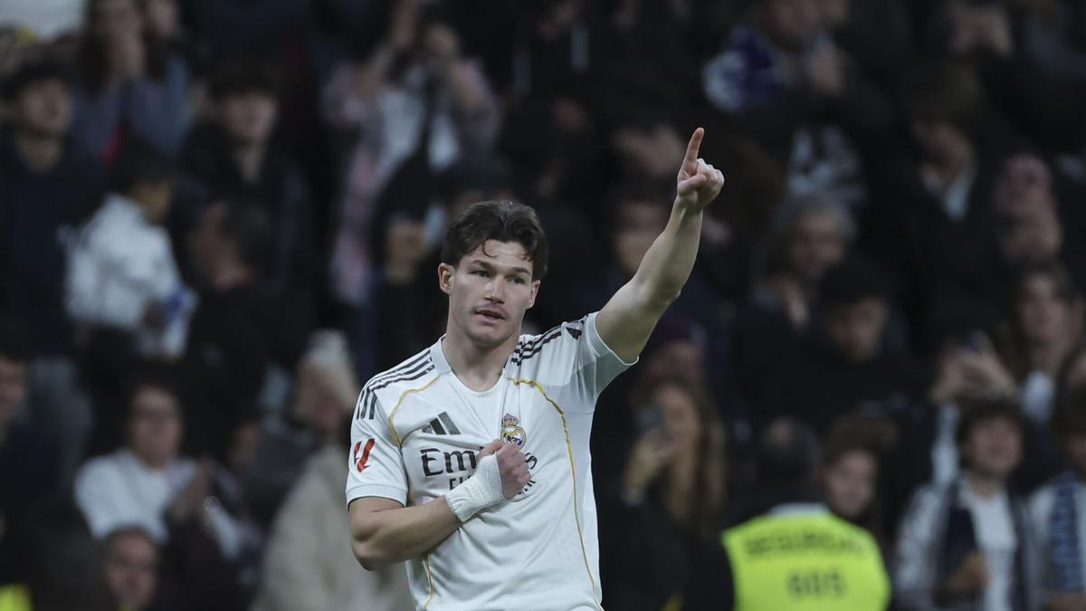 Fran García celebra su gol ante el Betis, durante el partido de LaLiga entre el Real Madrid y el Real Betis, este domingo en el estadio Santiago Bernabéu