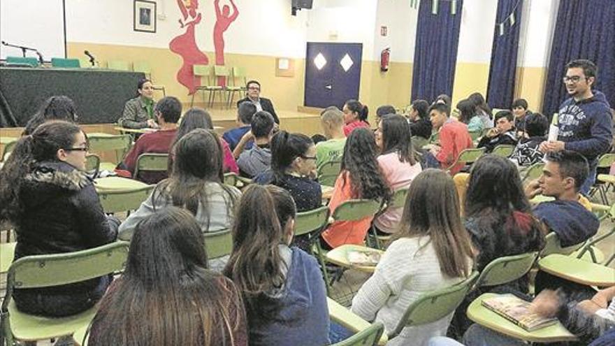 El IES Cecilio Jiménez fomenta la lectura con una obra de la comarca