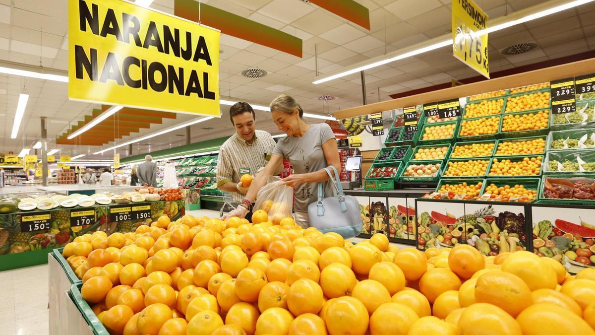 Departamento de fruta en un supermercado de Mercadona.