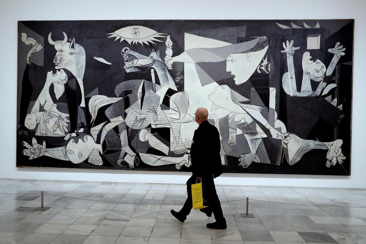 El Museo Reina Sofía acaba con la prohibición de fotografiar el 'Guernica'.