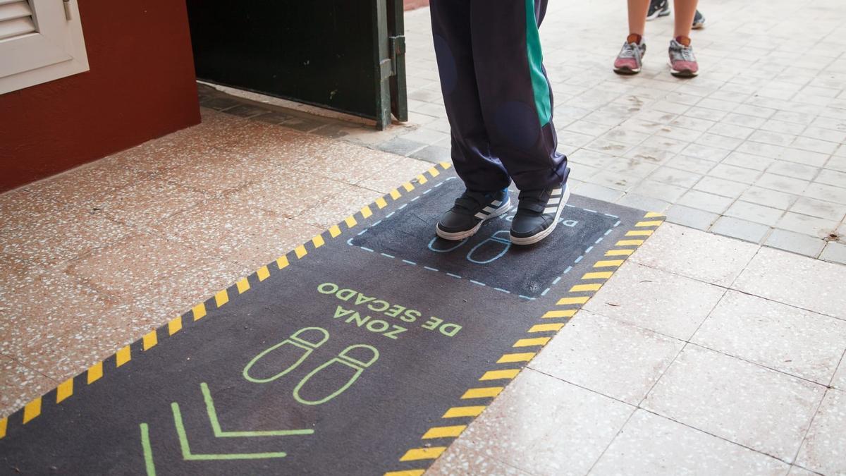 102 profesores y 435 alumnos, positivos por Covid en Canarias