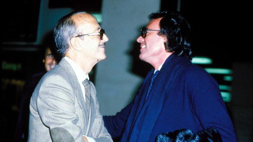 Julio Iglesias y su padre, el doctor Iglesias Puga.  / FDV