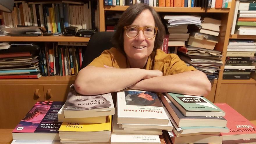Irene Dalmases, periodista: «Més de 30 anys escrivint teletips m’han convertit en una ‘teletipa’»