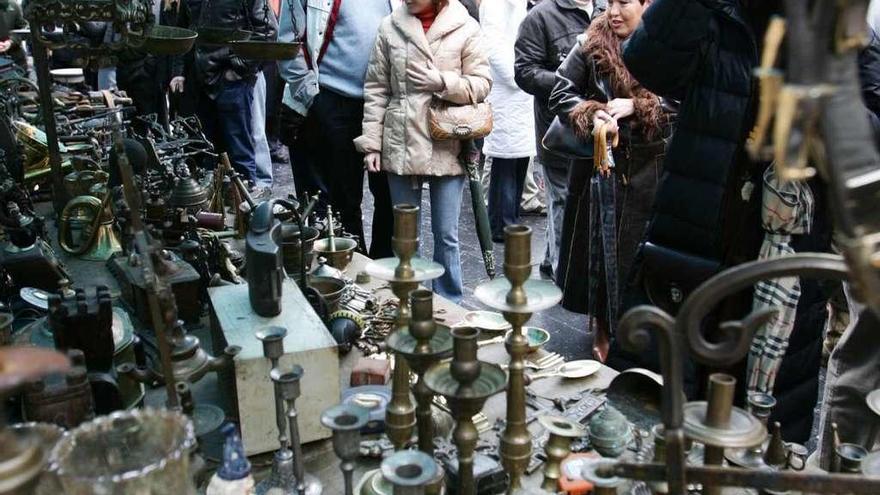 Un puesto del rastro del Fontán, en una imagen tomada hace doce años.