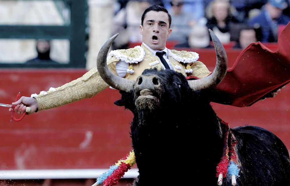 Corrida de toros de la Feria de Fallas con toros de Victoriano del Río-Toros de Cortés para Sebastián Castella, Miguel Ángel Perera y Román.