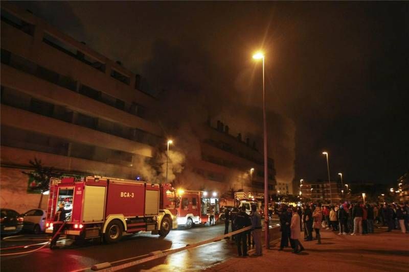 FOTOGALERÍA: INCENDIO EN UN BAZAR CHINO Y DESALOJO