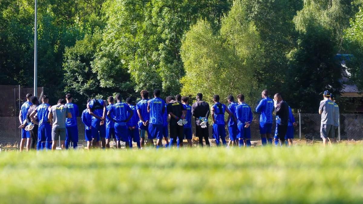 El Petro de Luanda en una sesión de entrenamiento en el campo municipal de la Villa de Benasque