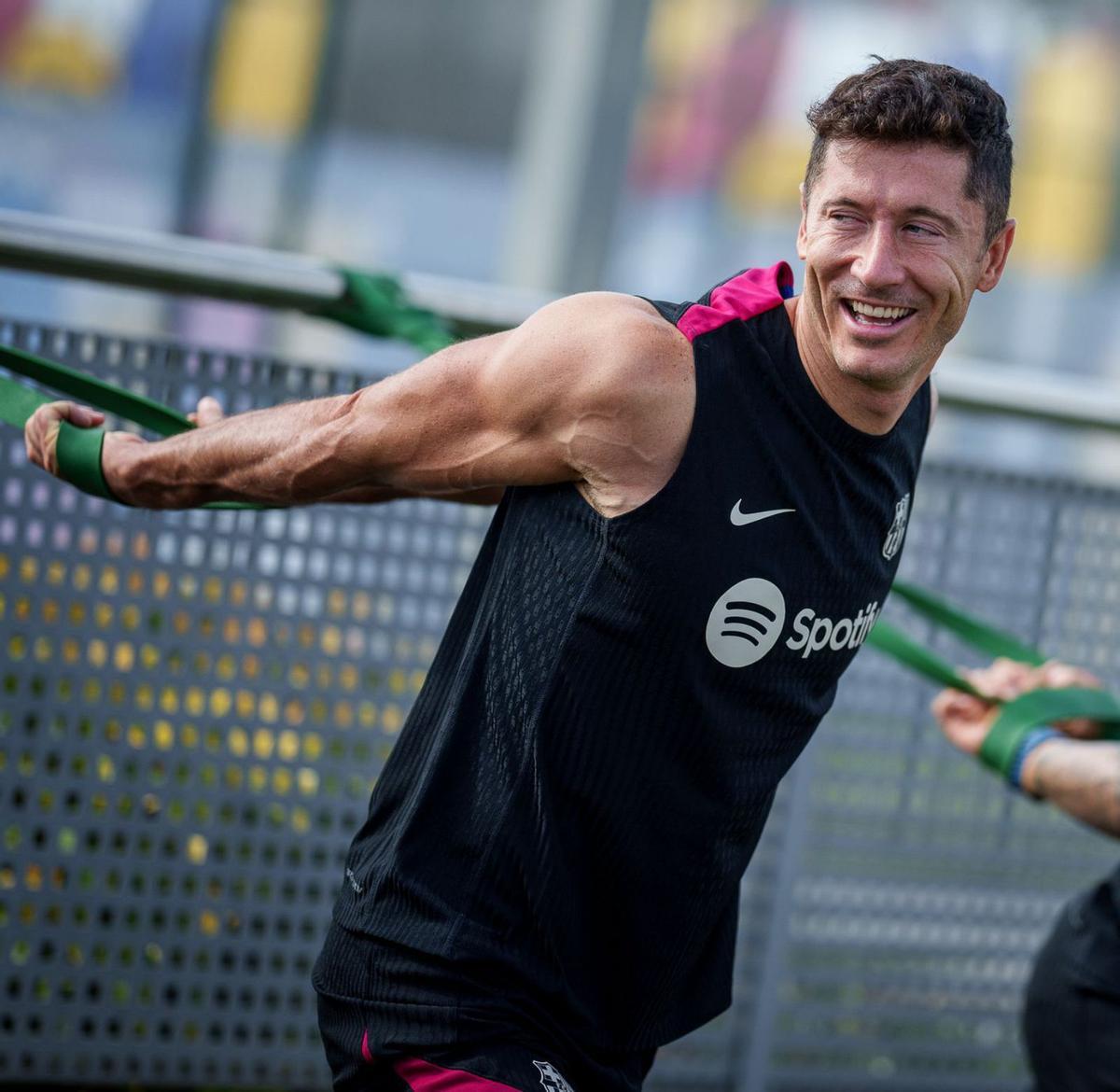 Flick reconnecta Lewandowski