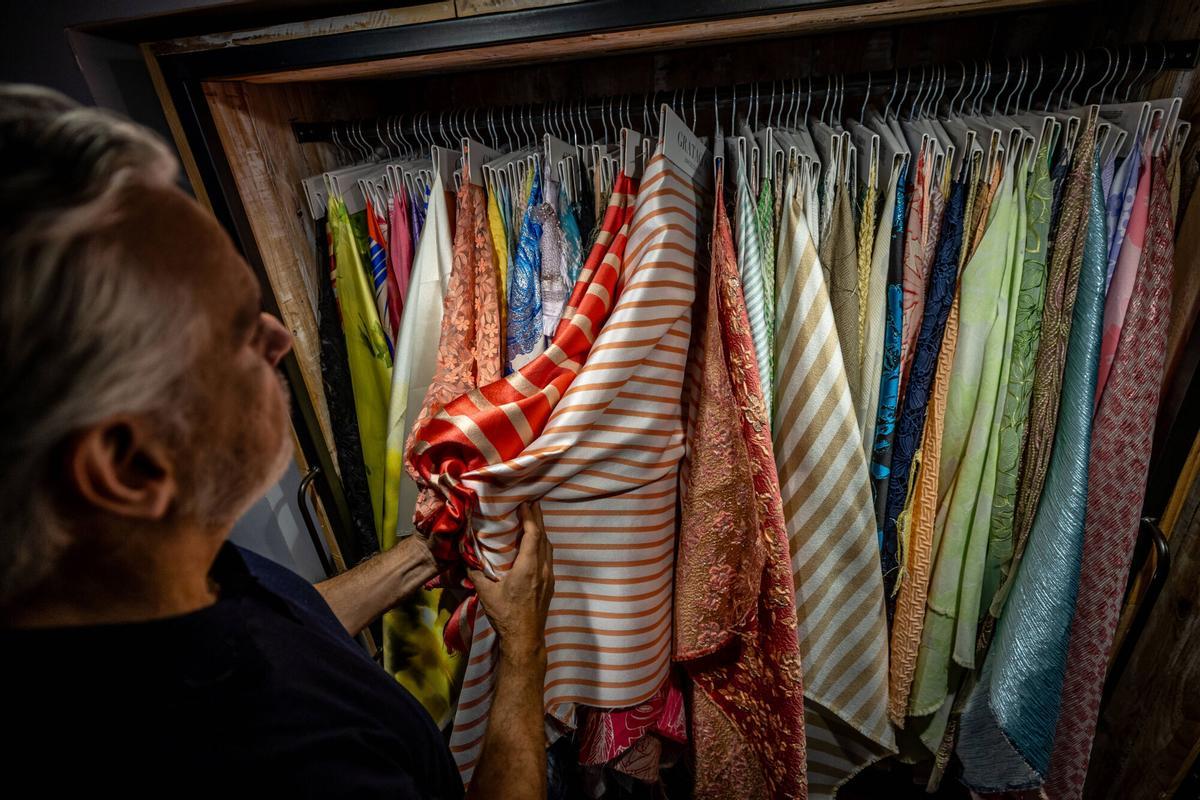 Gratacós tiene su propia fábrica de estampados en Como (Italia). Gratacós tiene su propia fábrica de estampados en Como (Italia).