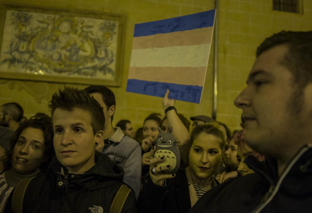 Concentración  a favor de los transexuales y contra el autobús tránsfobo de Hazte Oír