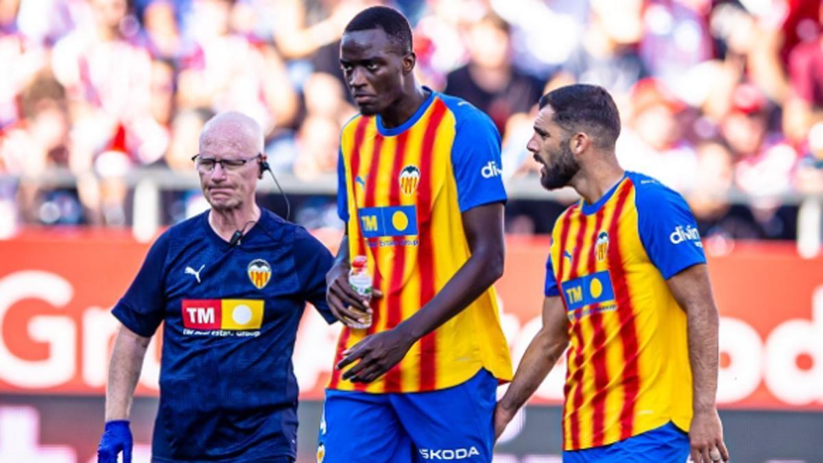 Diakhaby, retirándose lesionado