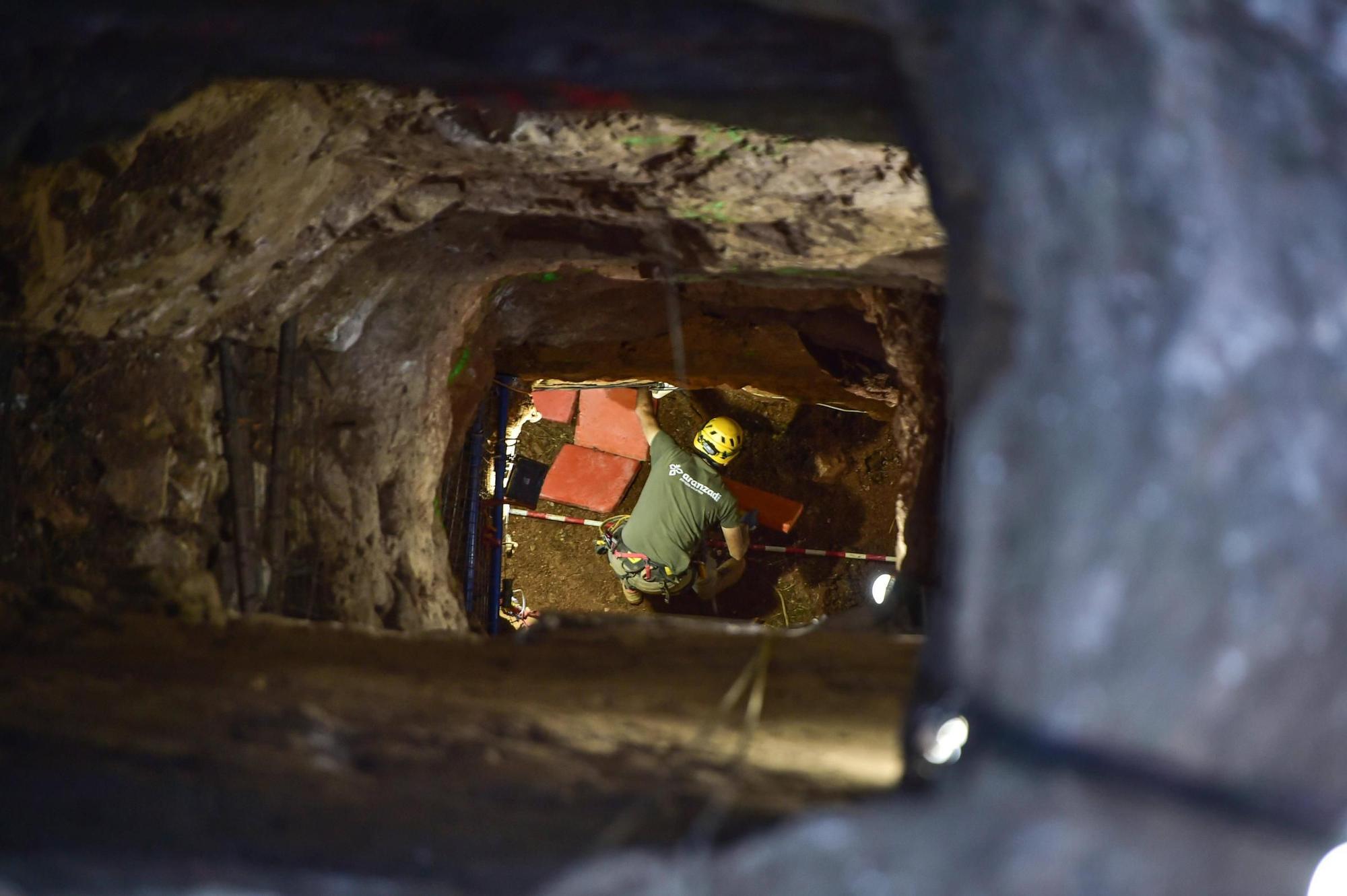 Fotogalería | Así se desarrollan los trabajos de exhumación en la mina La Paloma de Zarza la Mayor