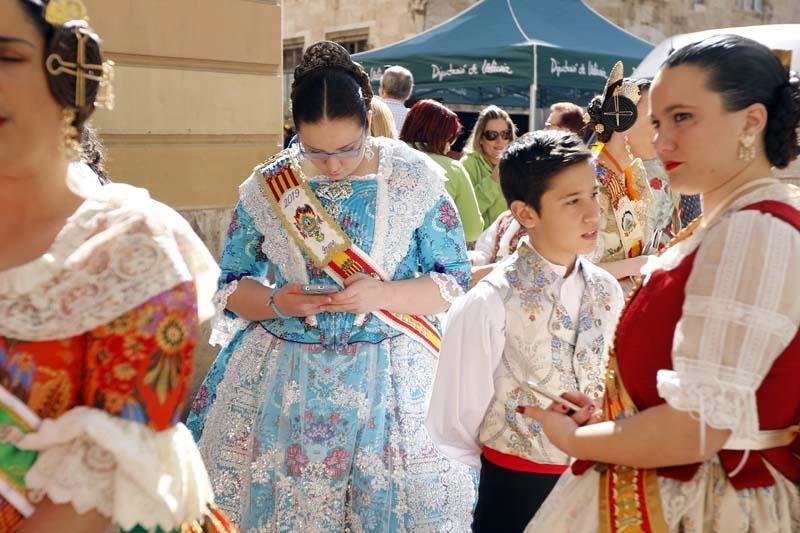 La Diputació de València recibe a las comisiones falleras