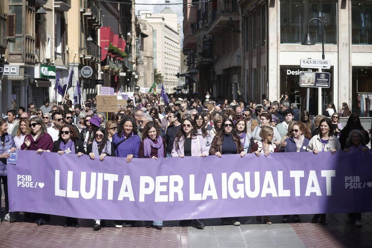 FOTOS | 2.000 personas en la manifestación del 8M en Mallorca