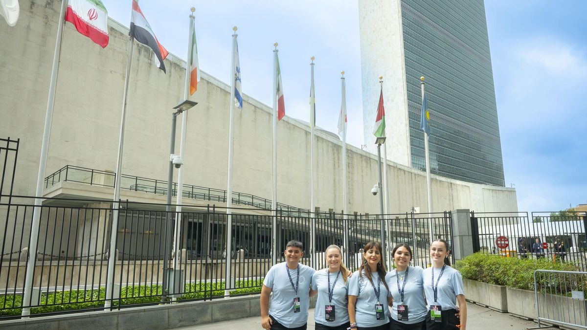Alumnos del IES Alcántara de Alcantarilla premiados.