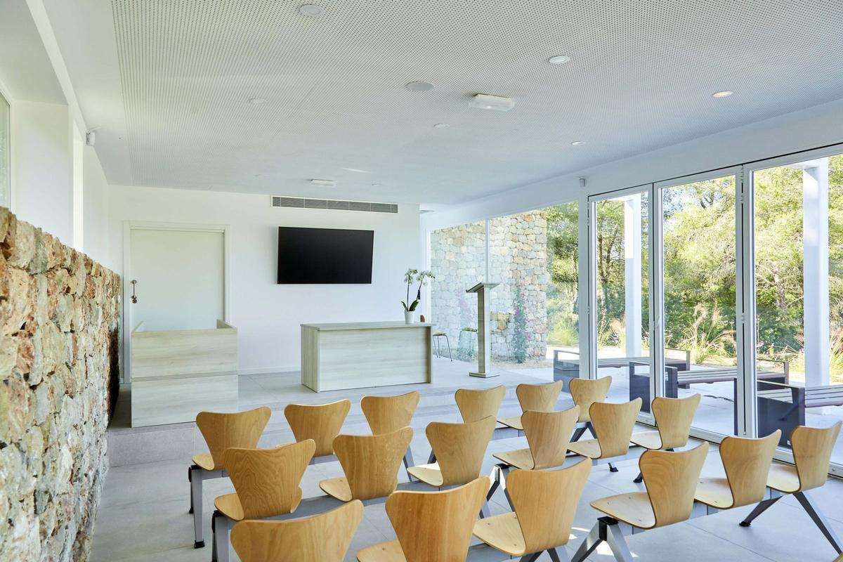 Inauguración del primer tanatorio municipal de Ibiza