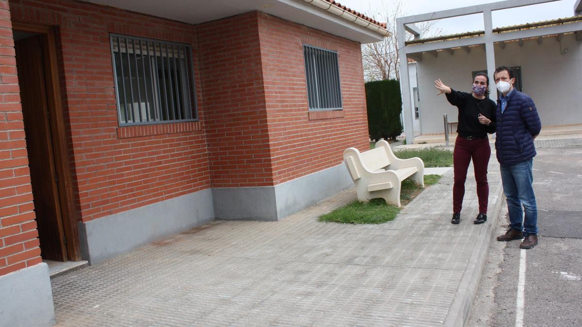 Visita del concejal de Educación, Francesc Mezquita, al CEIP Illes Columbretes.