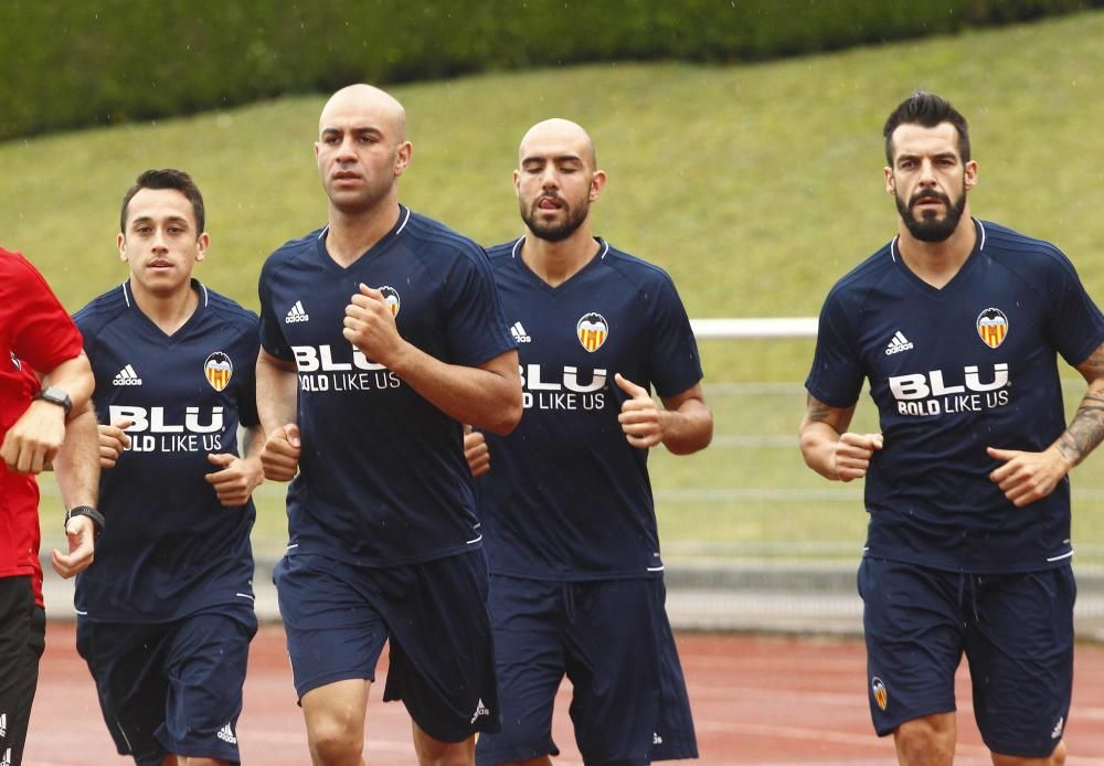 Intenso entrenamiento del Valencia en Évian-les-Bains