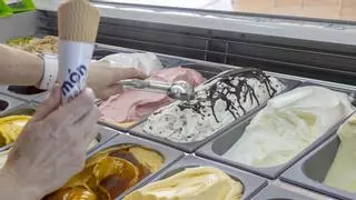El adelanto del calor impulsa al sector heladero de Alicante en una campaña récord marcada por el "boom" de los chocolates