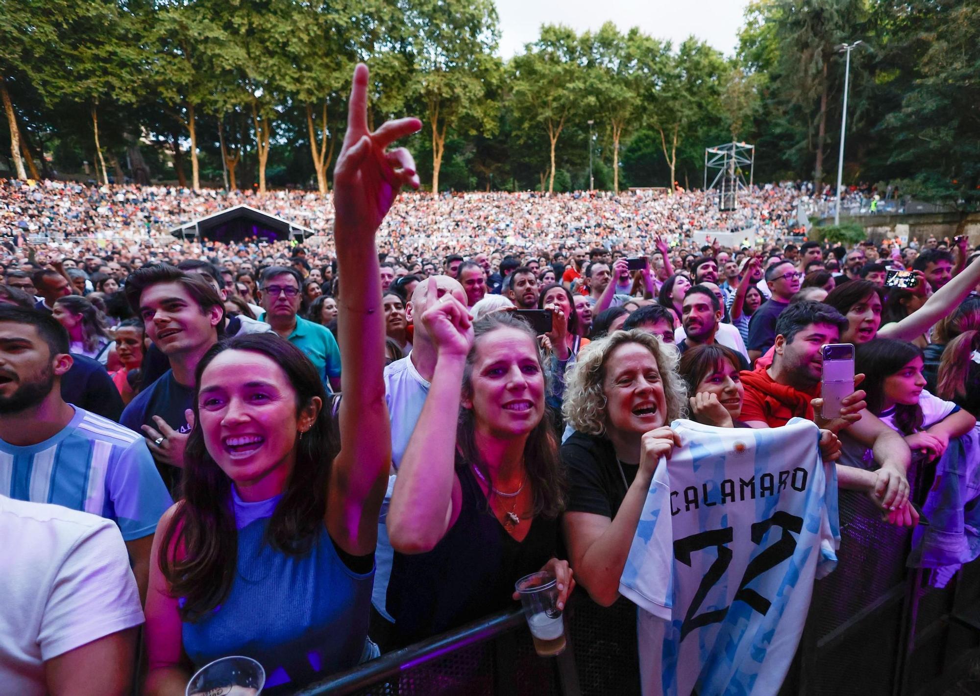 Andrés Calamaro estrena Castrelos ante miles de personas