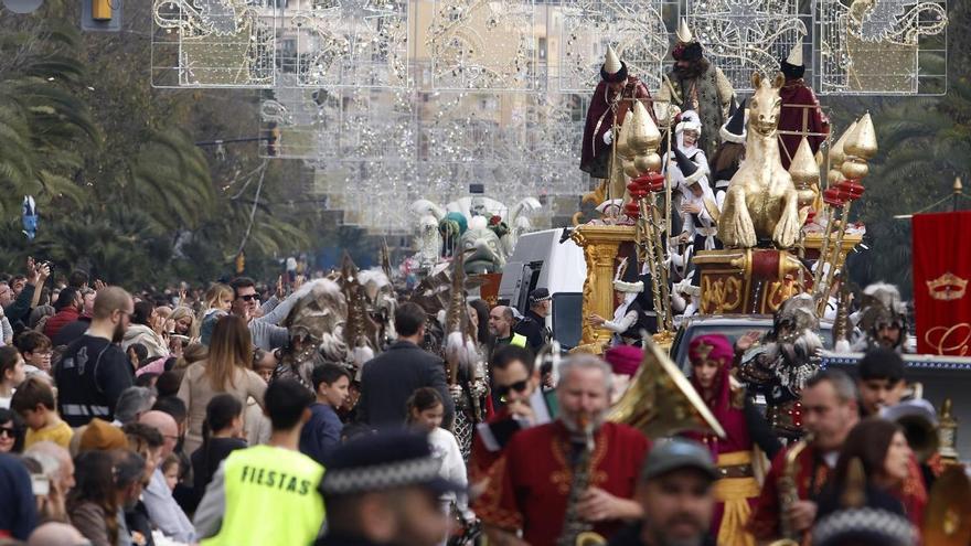 Archivo - SSMM Reyes Magos visitan la ciudad de Málaga, a 5 de enero de 2025 en Málaga (Foto de archivo).