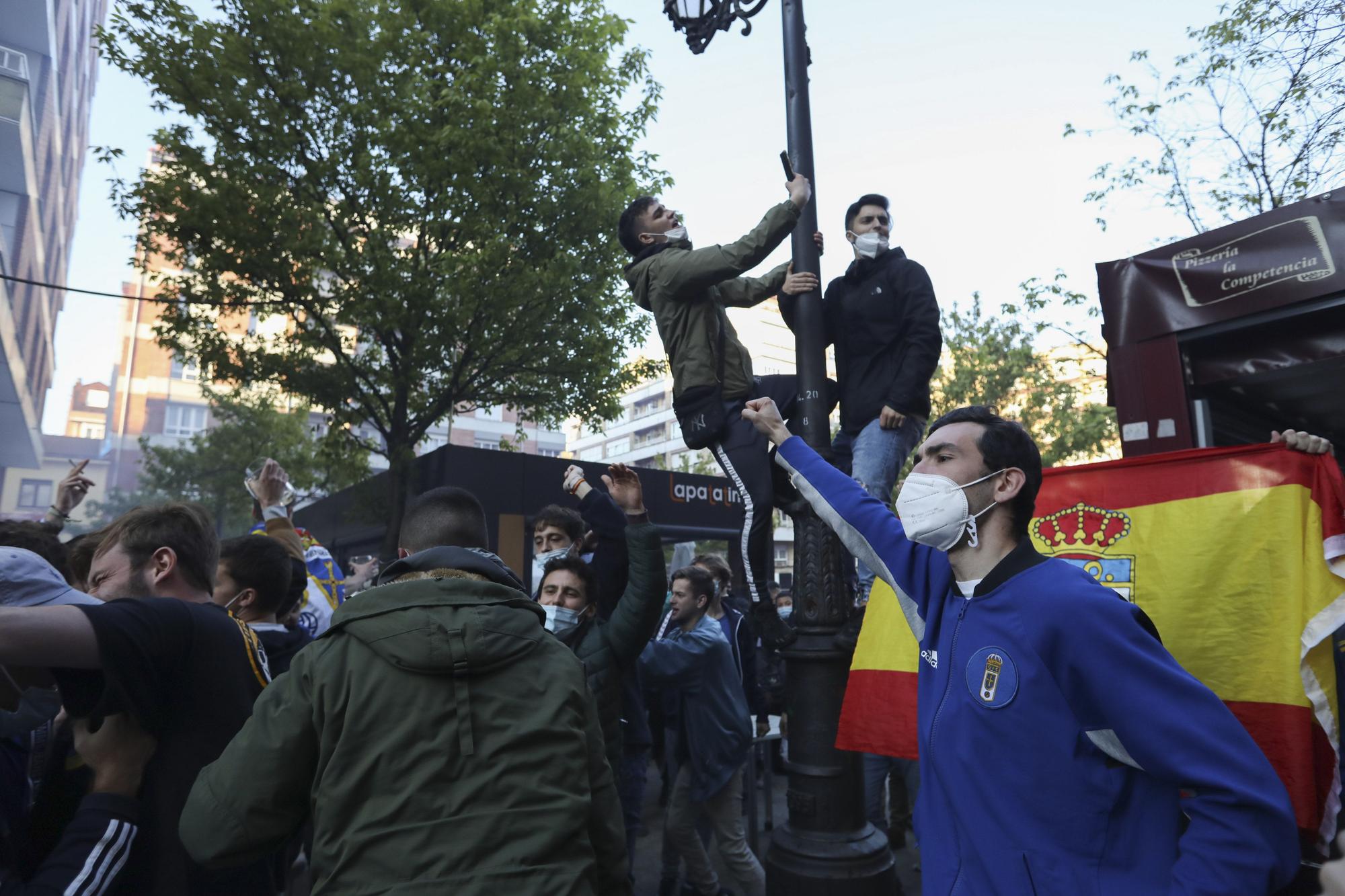 El ambiente en Oviedo durante el derbi