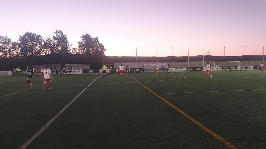 El Castellonense femenino sale goleado frente al líder de la Liga Valenta