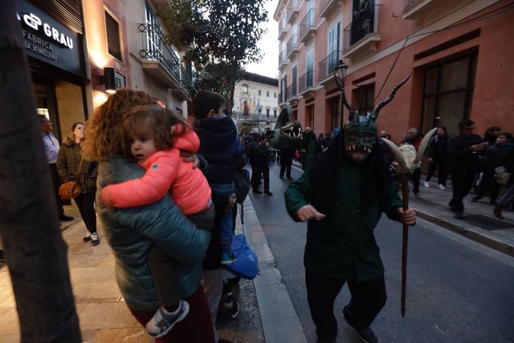 Empiezan las fiestas de Sant Sebastià con el 'pregonet', un pasacalles y bailes populares