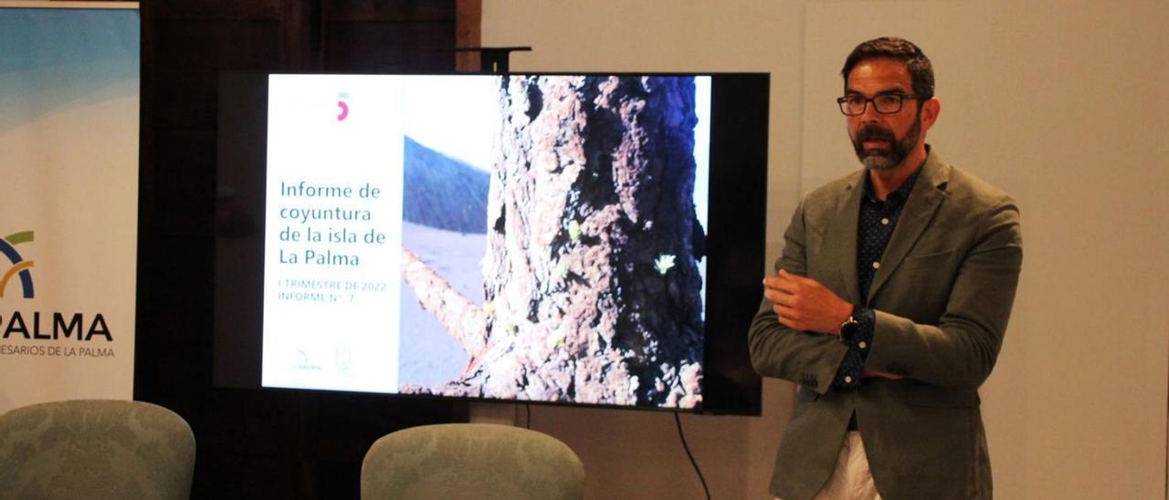 José Miguel González durante la presentación del informe.