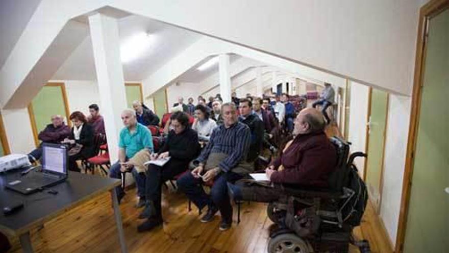 Una reunión vecinal en La Corredoria.