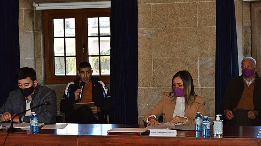 Leo Costas, en el pleno, durante la presentación del plan.   | // D.P.