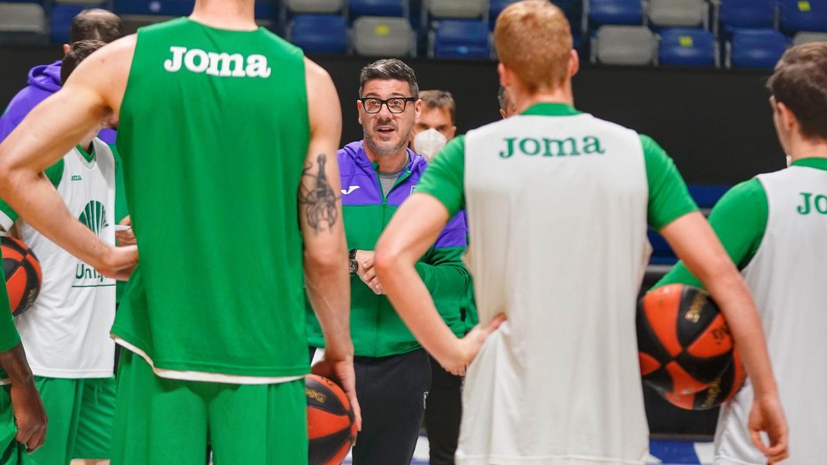 Katsikaris, con sus jugadores.