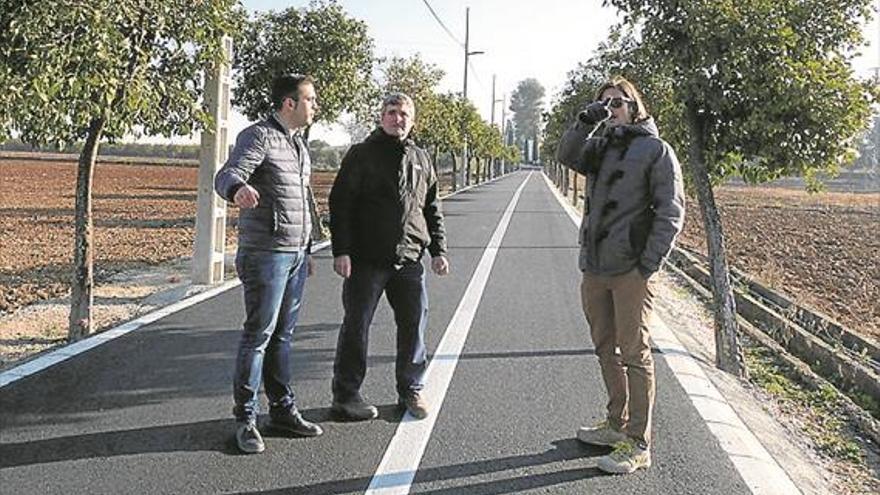 El camino del cementerio se arregla y ofrece un carril para peatones