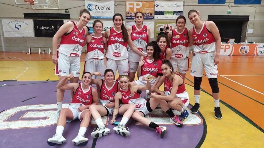 El Dobuss Córdoba celebra la clasificación para las semifinales de la N1 de baloncesto tras vencer al GMASB.