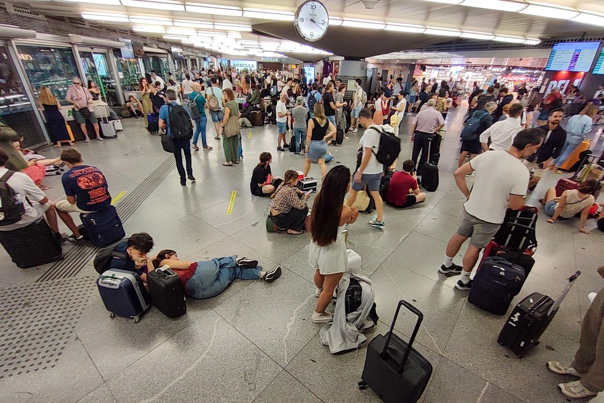 El pasado miércoles, un fallo informático en el control de pasaportes sumado al aumento de vuelos por la operación salida.