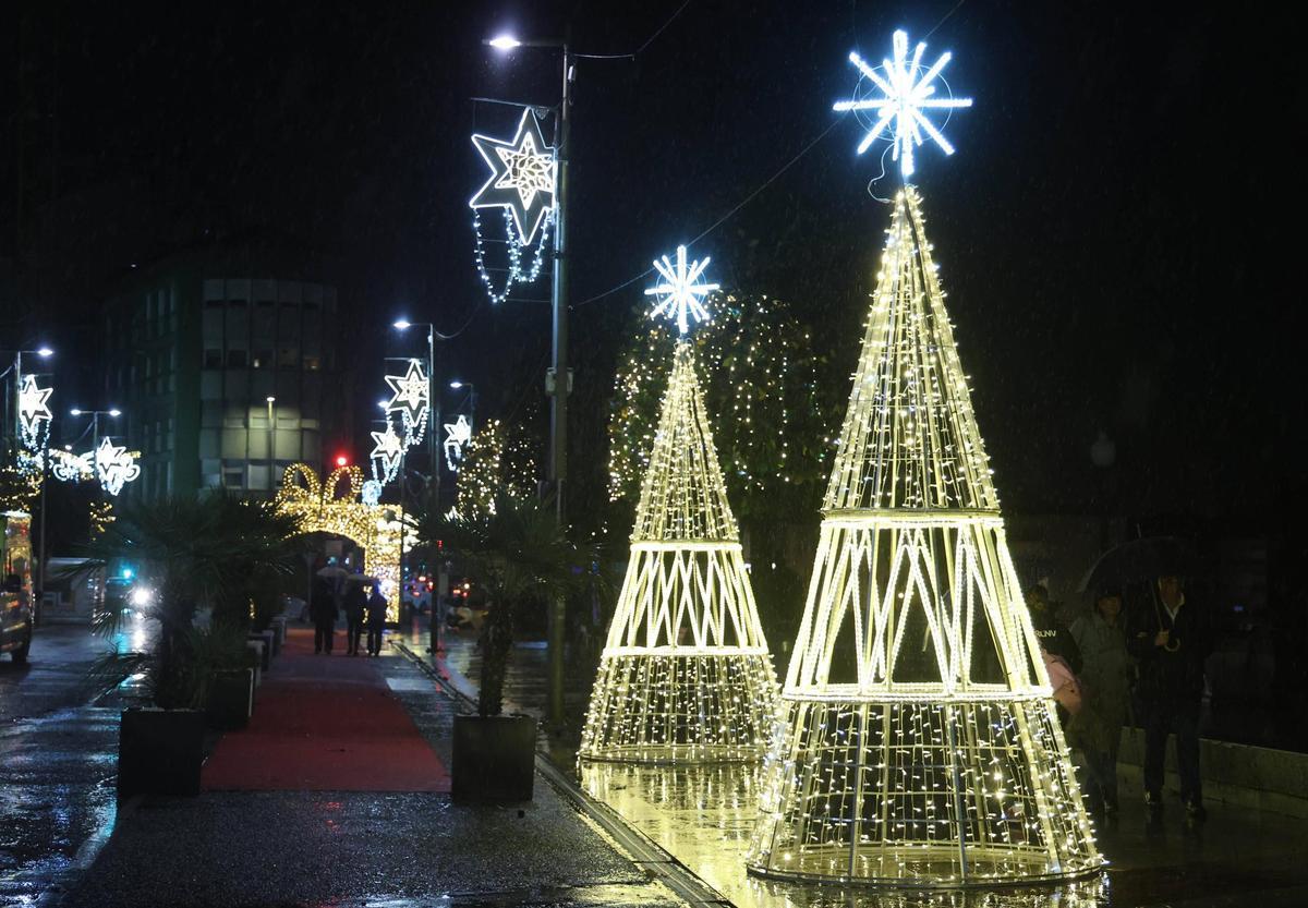 Vigo enciende la Navidad más grande de su historia ante miles de personas