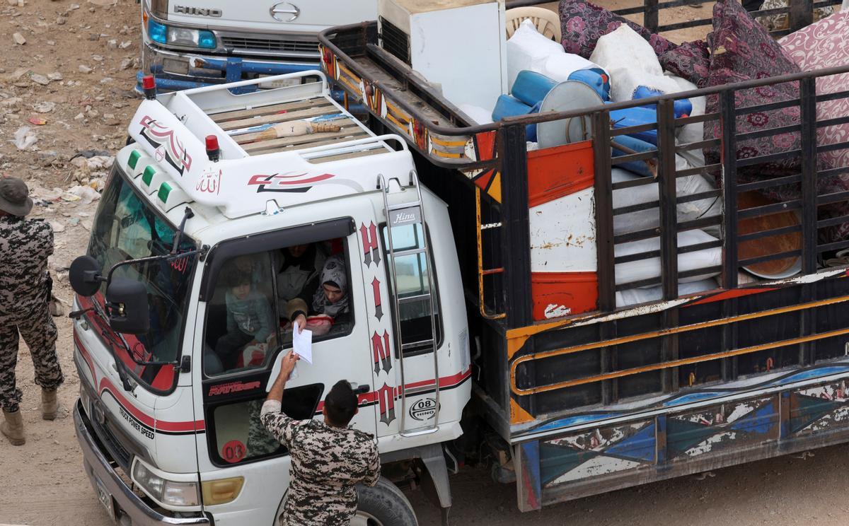 Refugiados sirios vuelven a su país desde el Líbano