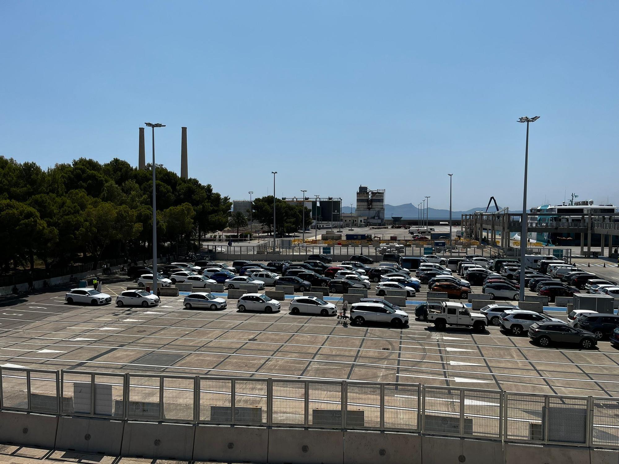 Miles de mallorquines ponen rumbo a Menorca para celebrar Sant Joan