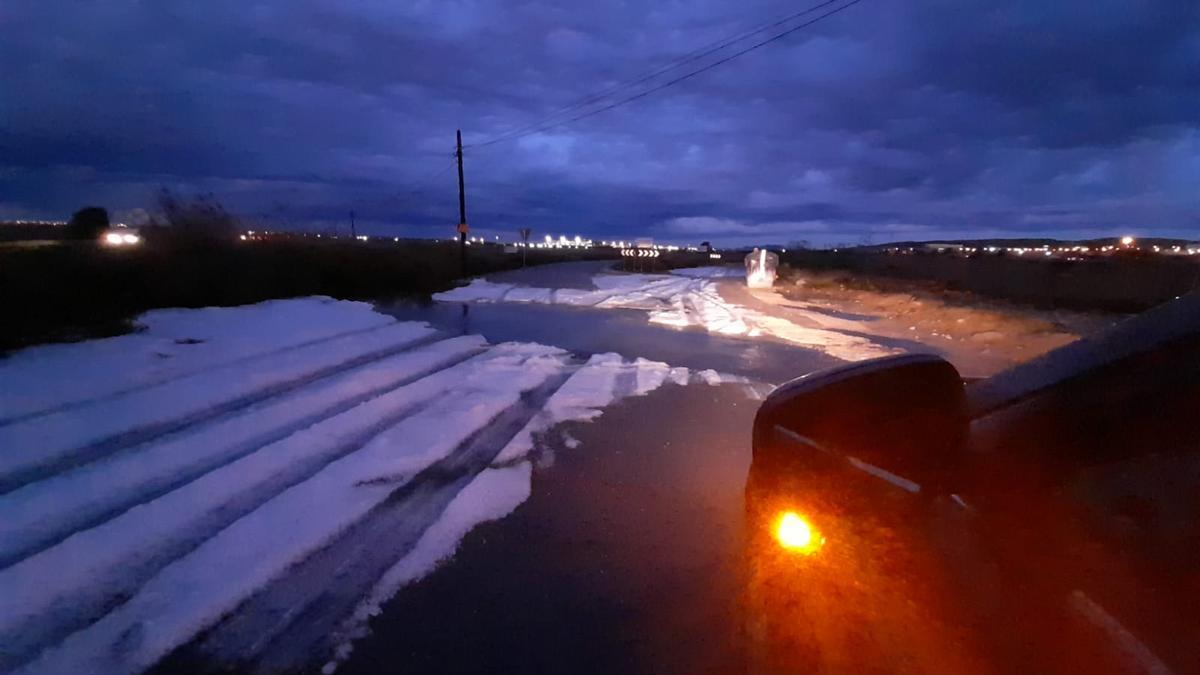 Las imágenes de la granizada que ha caído esta mañana en Alicante