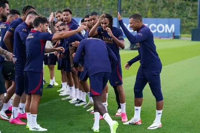 El PSG presume del retorno de Mbappé... ¡en el estreno de Dembélé con el grupo!