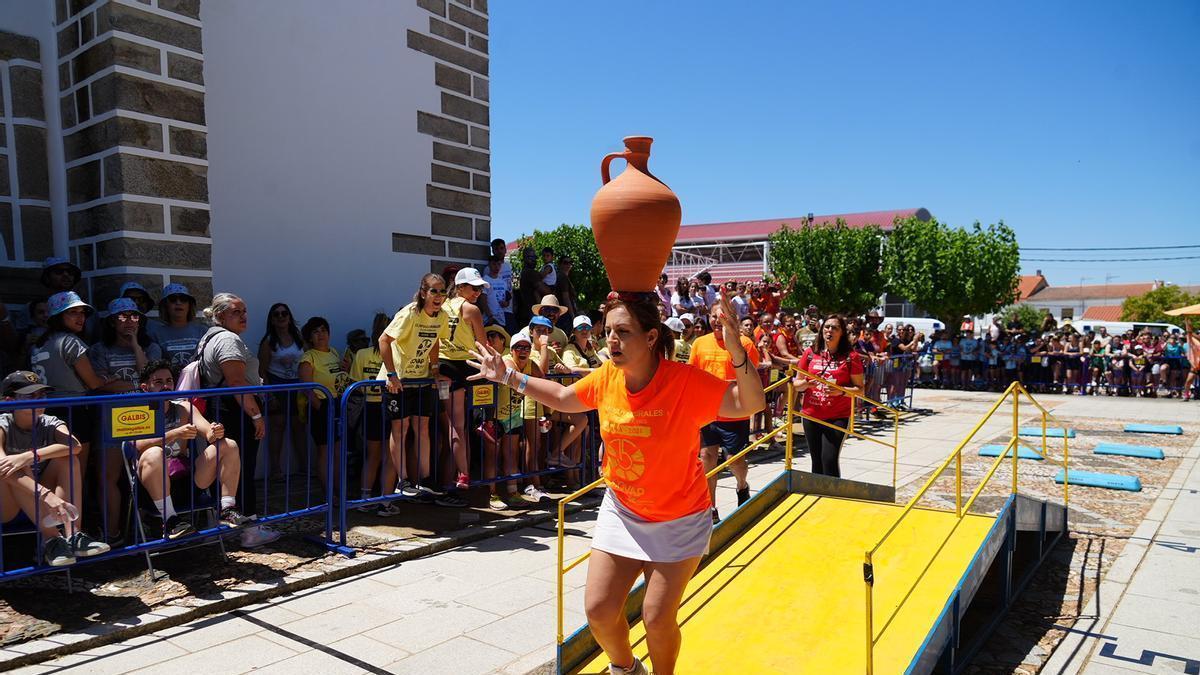 Participante en una prueba de las Olimpiadas Rurales de Añora en una edición anterior.